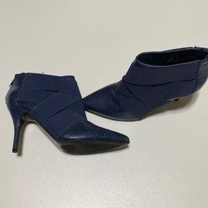 Mari A unworn ankle boots size 7 new